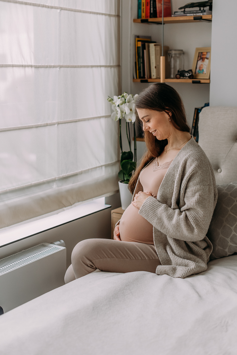 sesja domowa w ciąży - jak się do niej przygotować 
