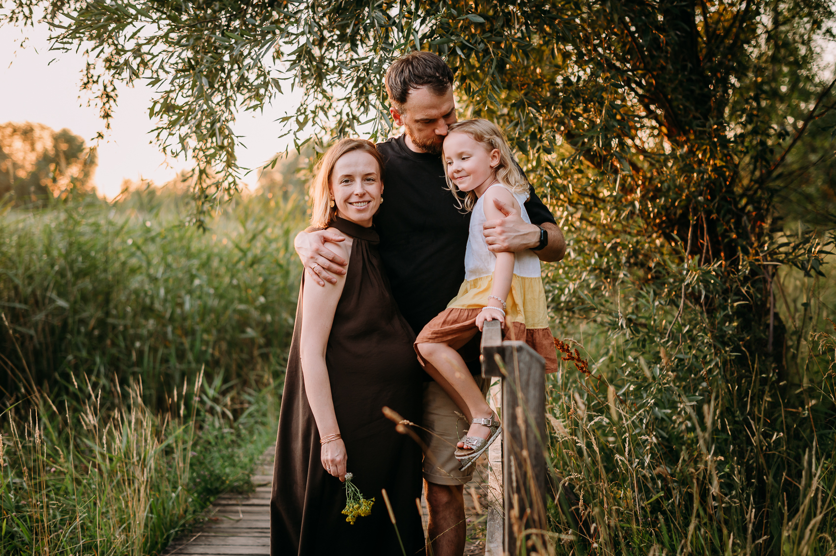 sesja ciążowa podczas złotej godziny Warszawa