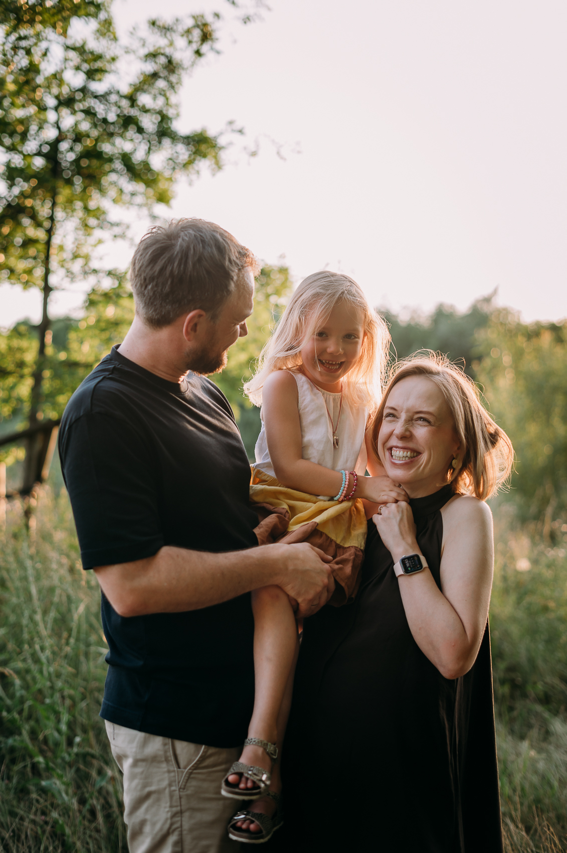 sesja ciążowa podczas złotej godziny Warszawa