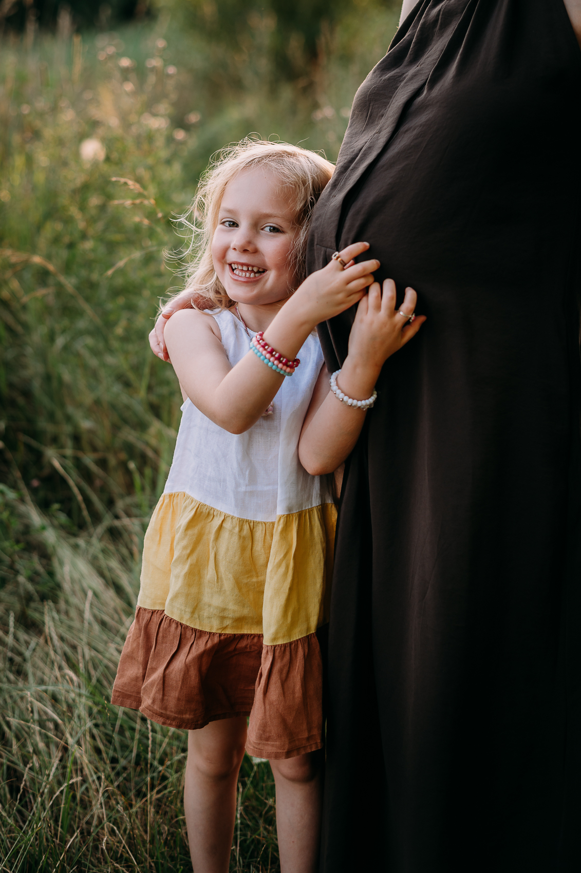 sesja ciążowa podczas złotej godziny Warszawa