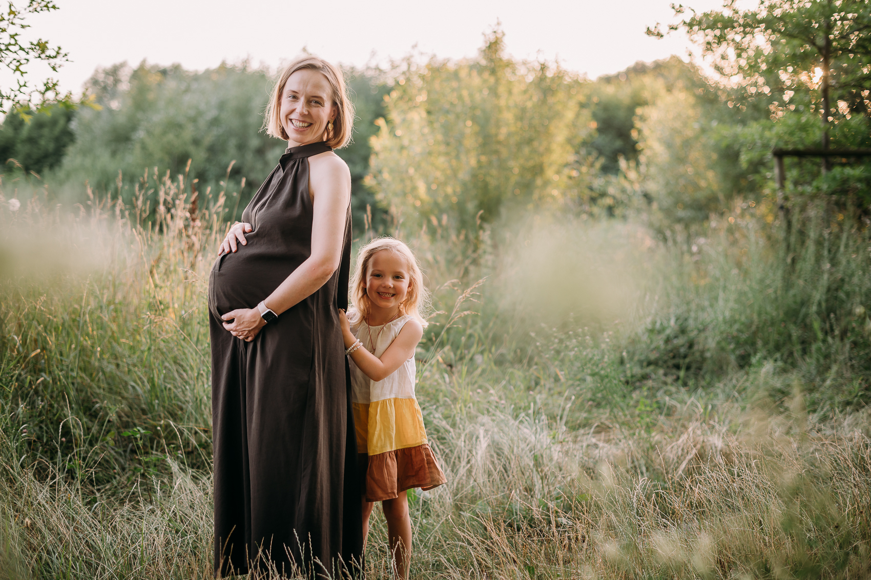 sesja ciążowa podczas złotej godziny Warszawa