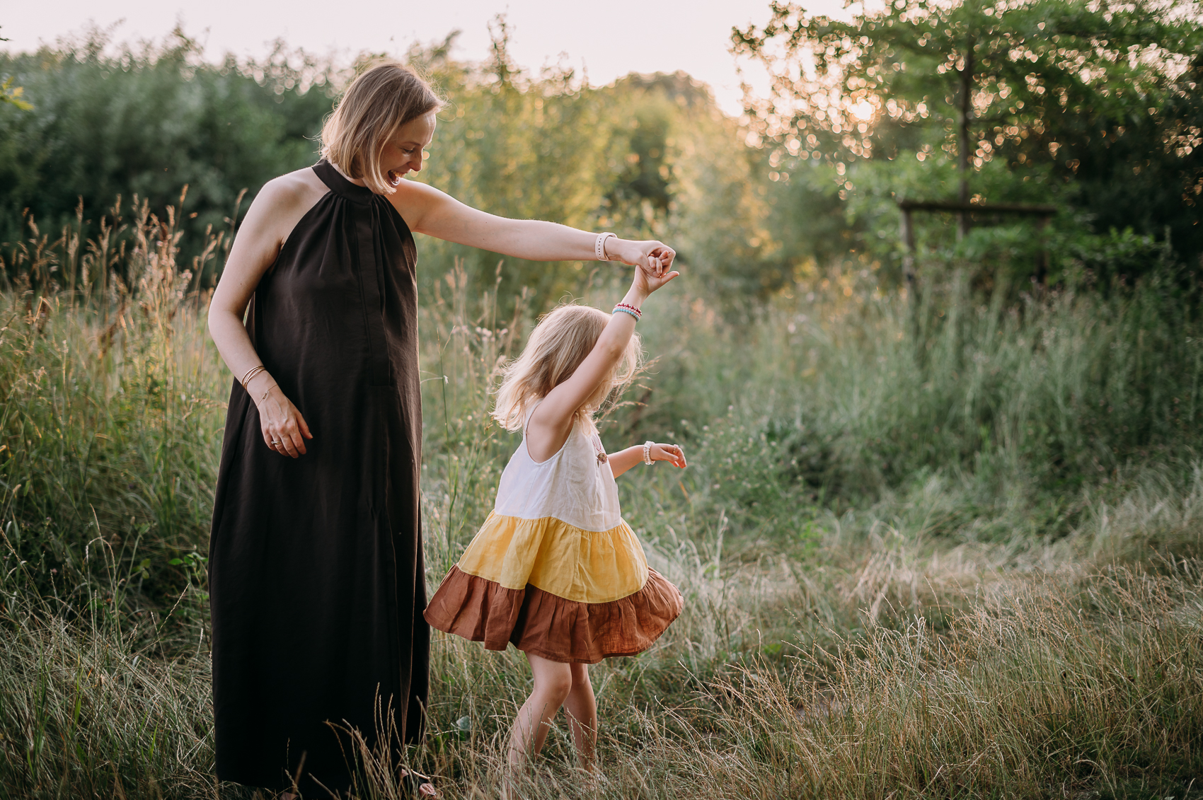 sesja ciążowa podczas złotej godziny Warszawa