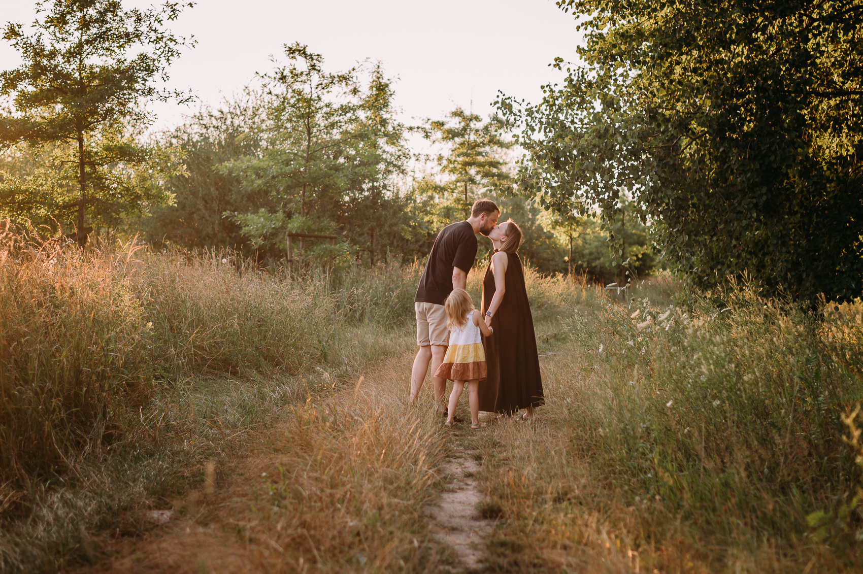 sesja ciążowa podczas złotej godziny Warszawa