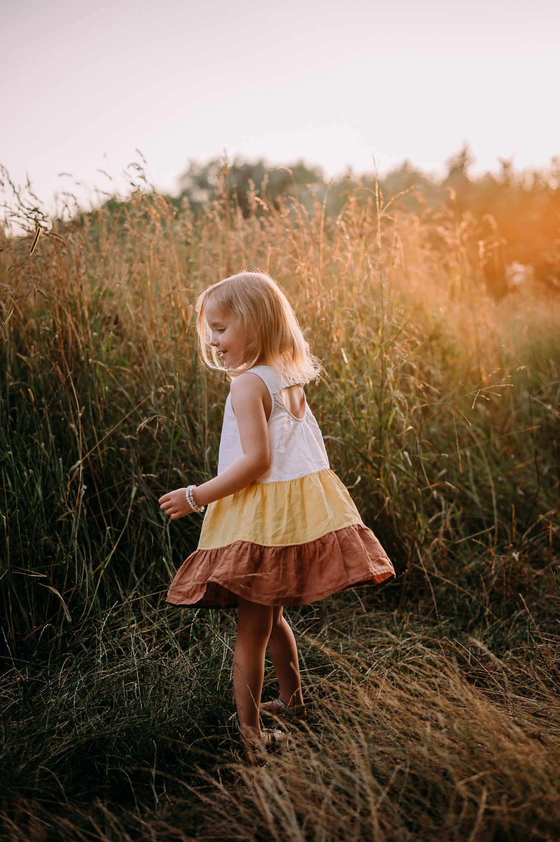 sesja ciążowa podczas złotej godziny Warszawa