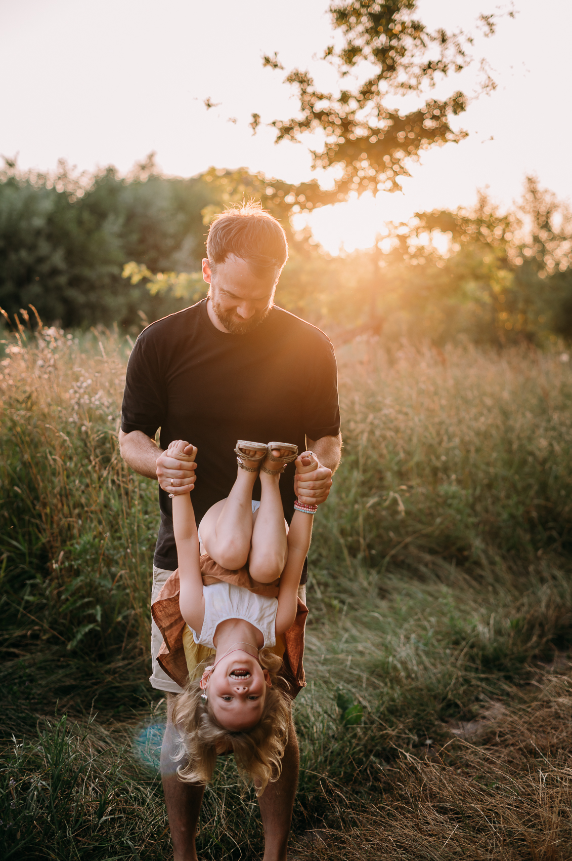 sesja ciążowa podczas złotej godziny Warszawa