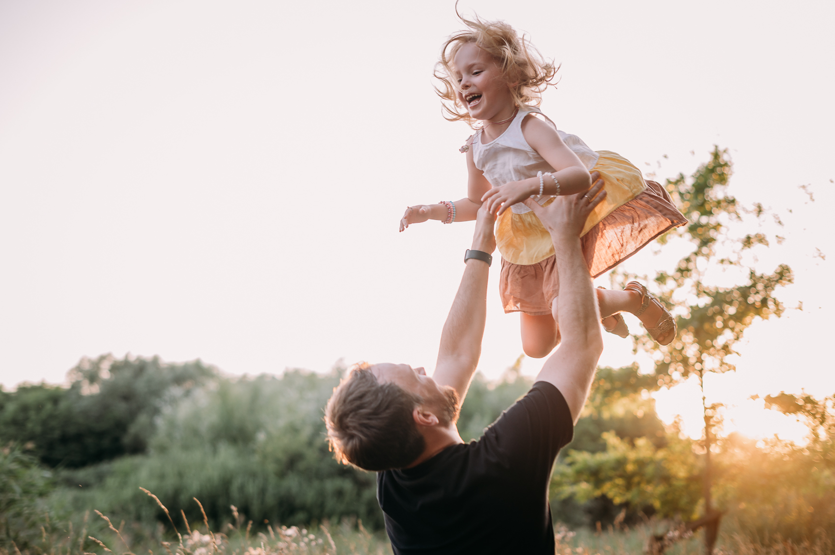sesja ciążowa podczas złotej godziny Warszawa