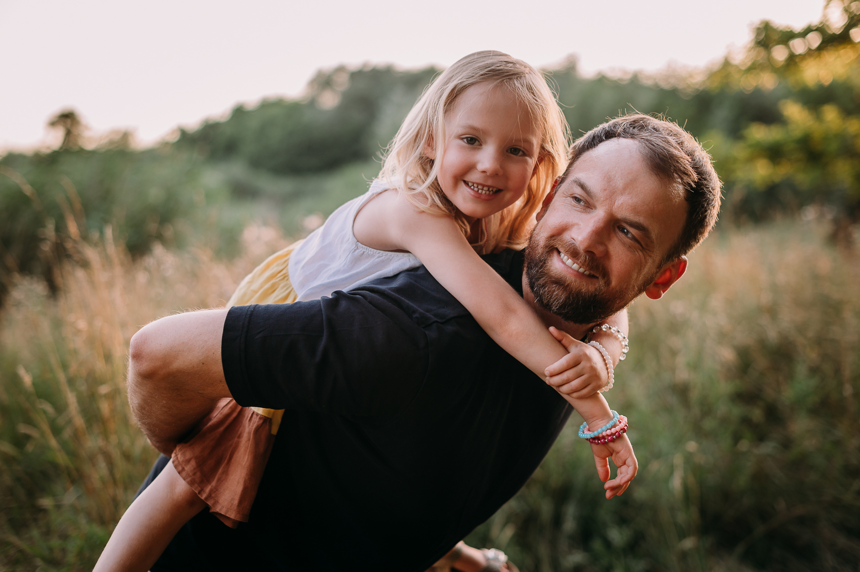 sesja ciążowa podczas złotej godziny Warszawa