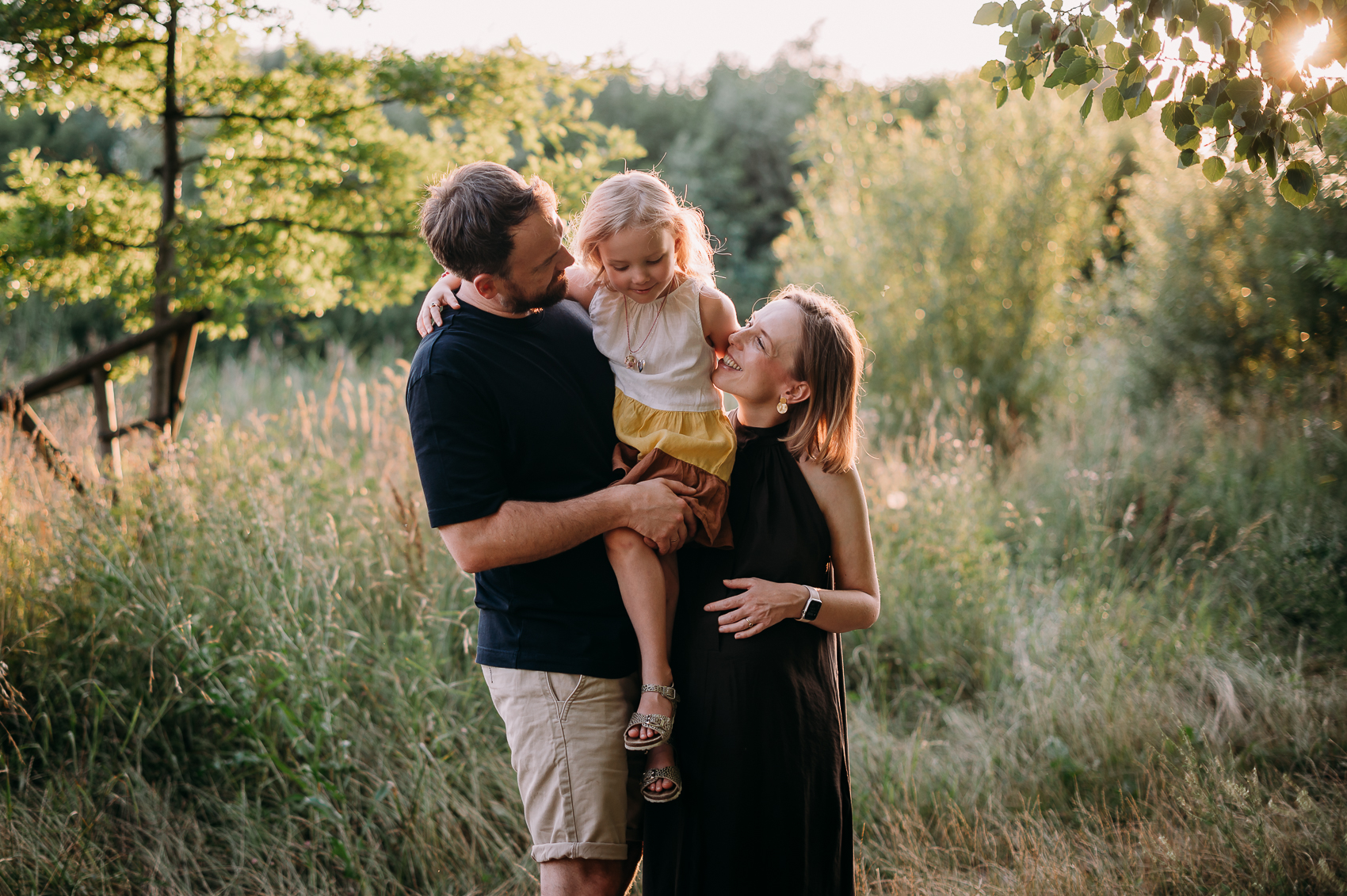 sesja ciążowa podczas złotej godziny Warszawa