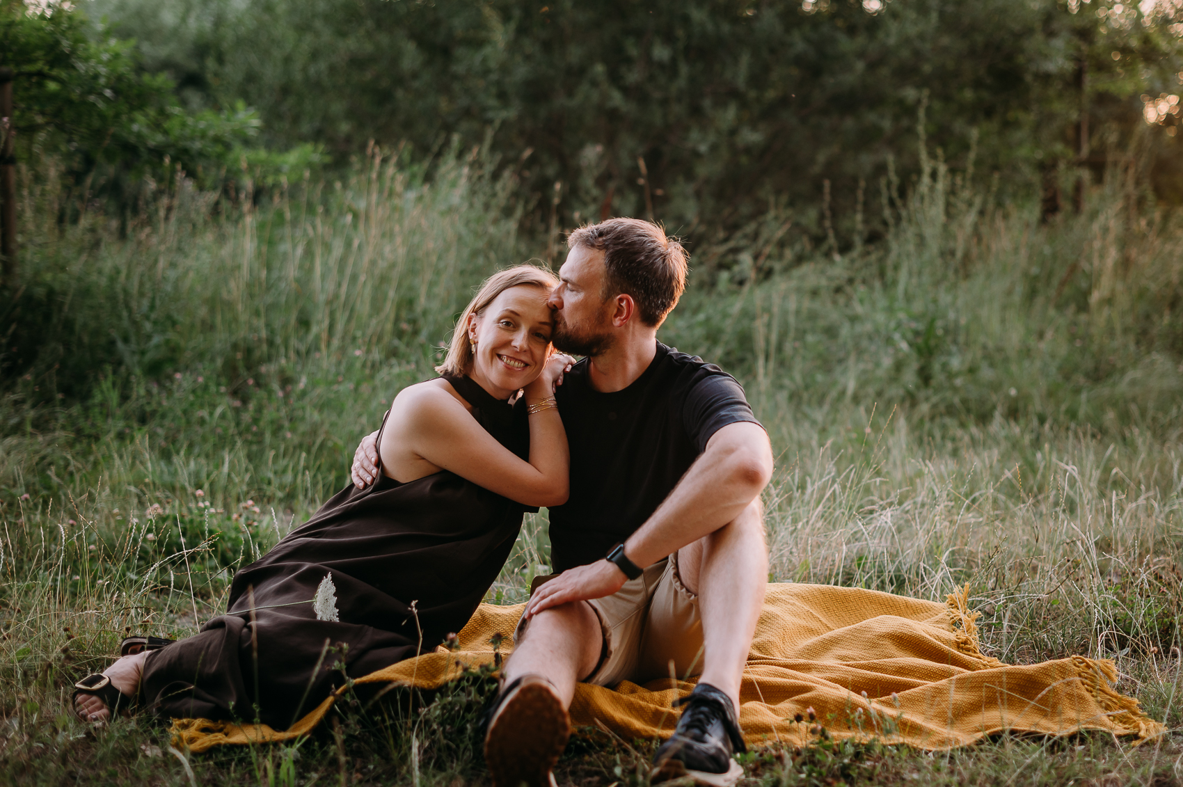 sesja ciążowa podczas złotej godziny Warszawa