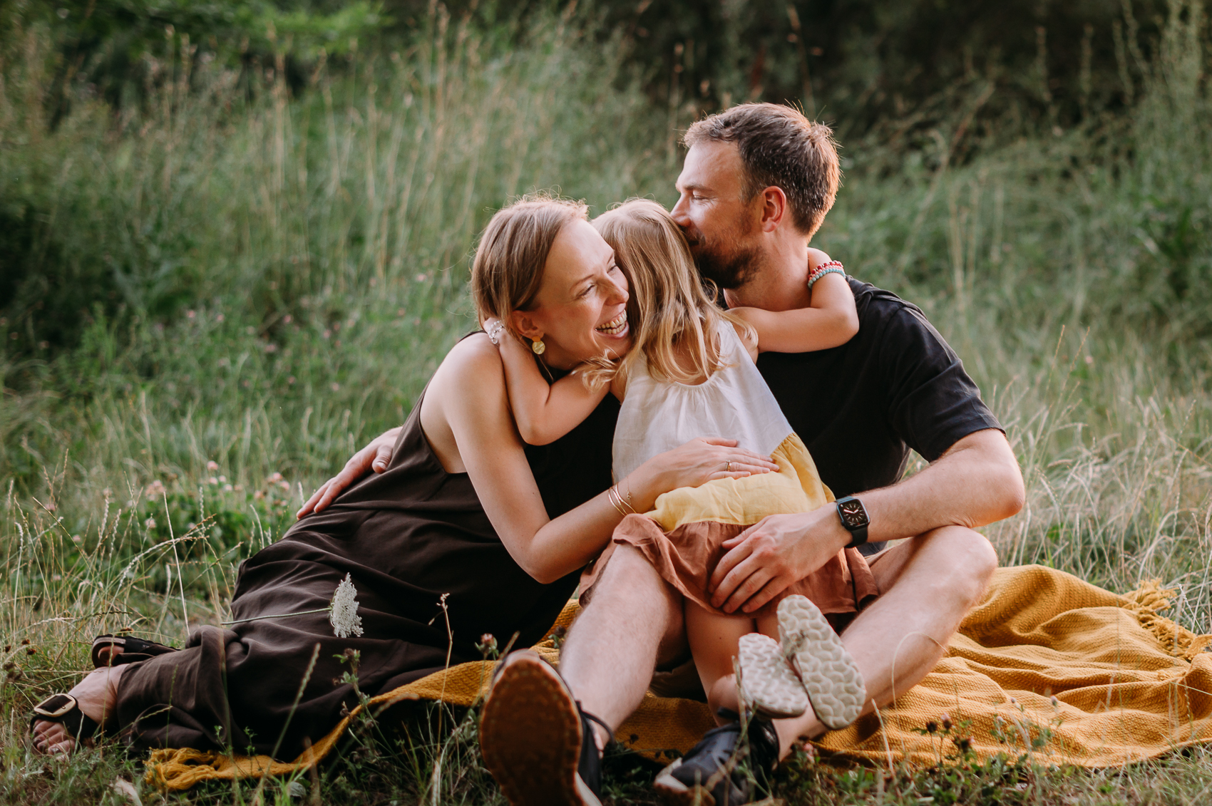 sesja ciążowa podczas złotej godziny Warszawa