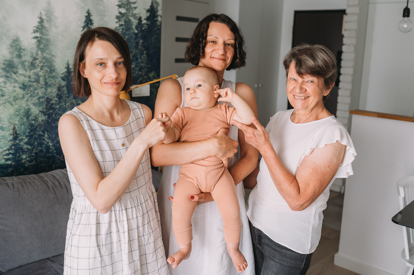 zdjęcie rodzinne podczas przyjęcie, pierwsze urodziny dziecka