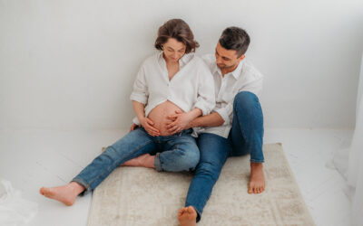 Jak wygląda sesja ciążowa Warszawa? Najczęstsze pytania przyszłych mam.