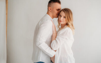 Sesja brzuszkowa w studio Warszawa- kiedy najlepiej zrobić?