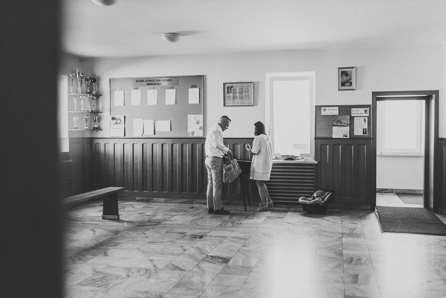 chrzest dziecka w WArszawie - zdjęcia zrobione w kościele<br />
