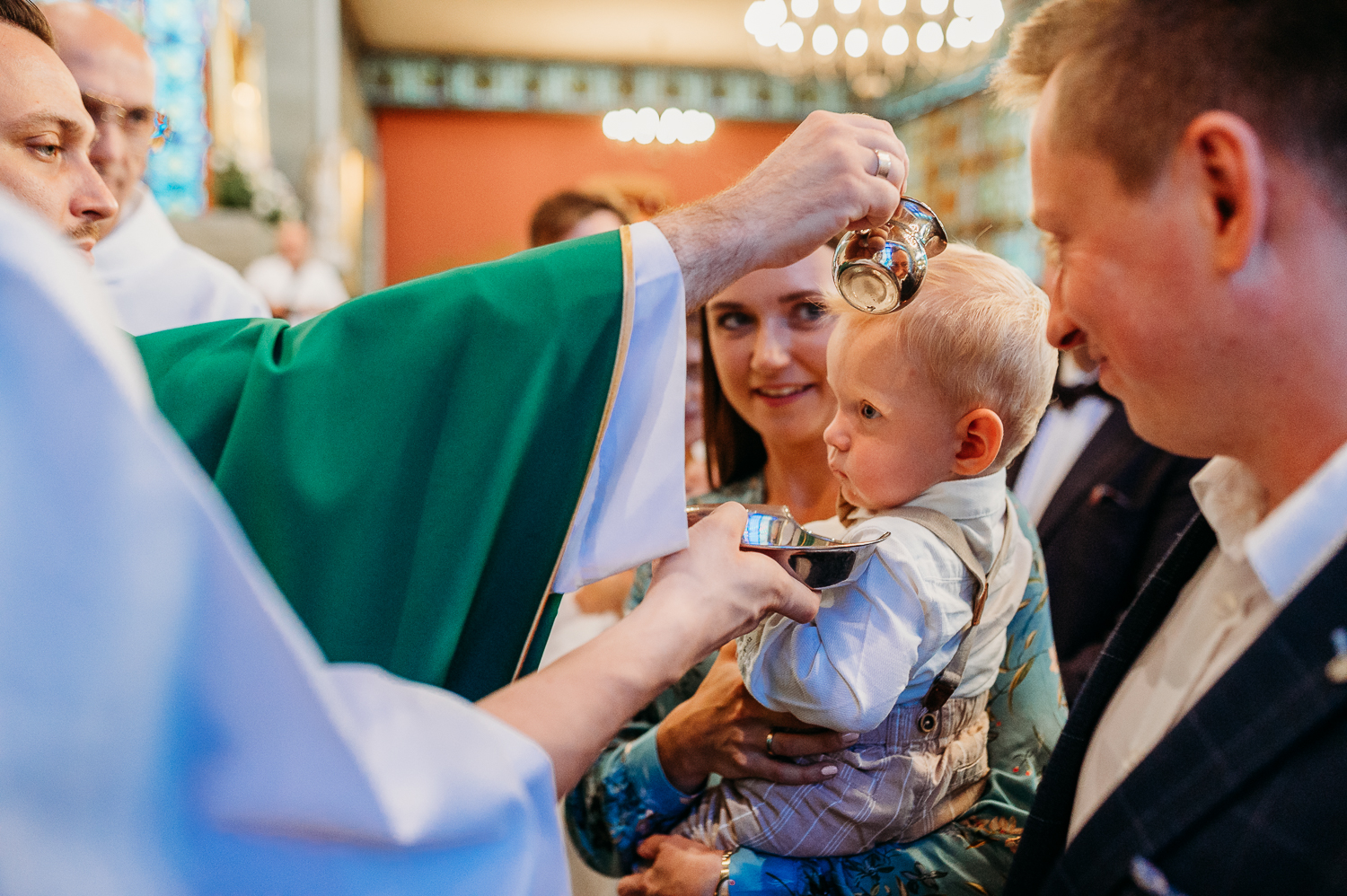 polewanie główki podczas chrztu w warszawie 