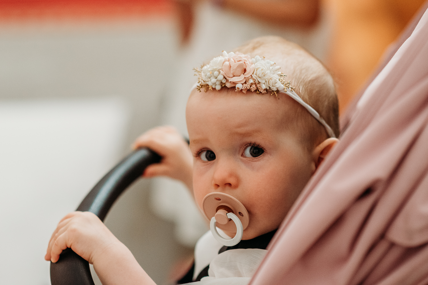 portret dziecka zrobiony podczas reportażu z chrztu w warszawie