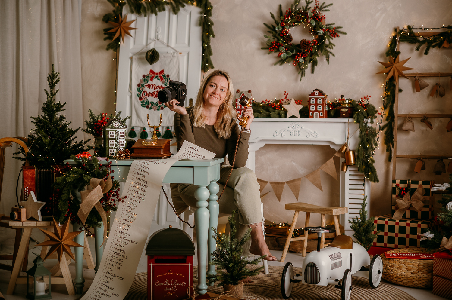 moje zdjęcie na tle świątecznej scenki w studio podczas sesji świątecznych w warszawie